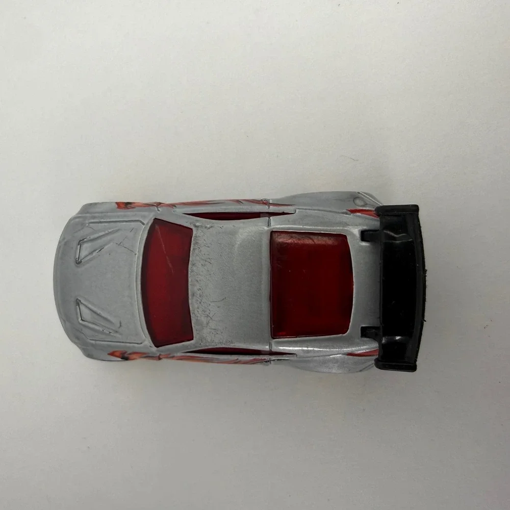 Hot Wheels Nissan 350Z Silver Flame Graphics Diecast Car 1/64 Scale 2006 E05